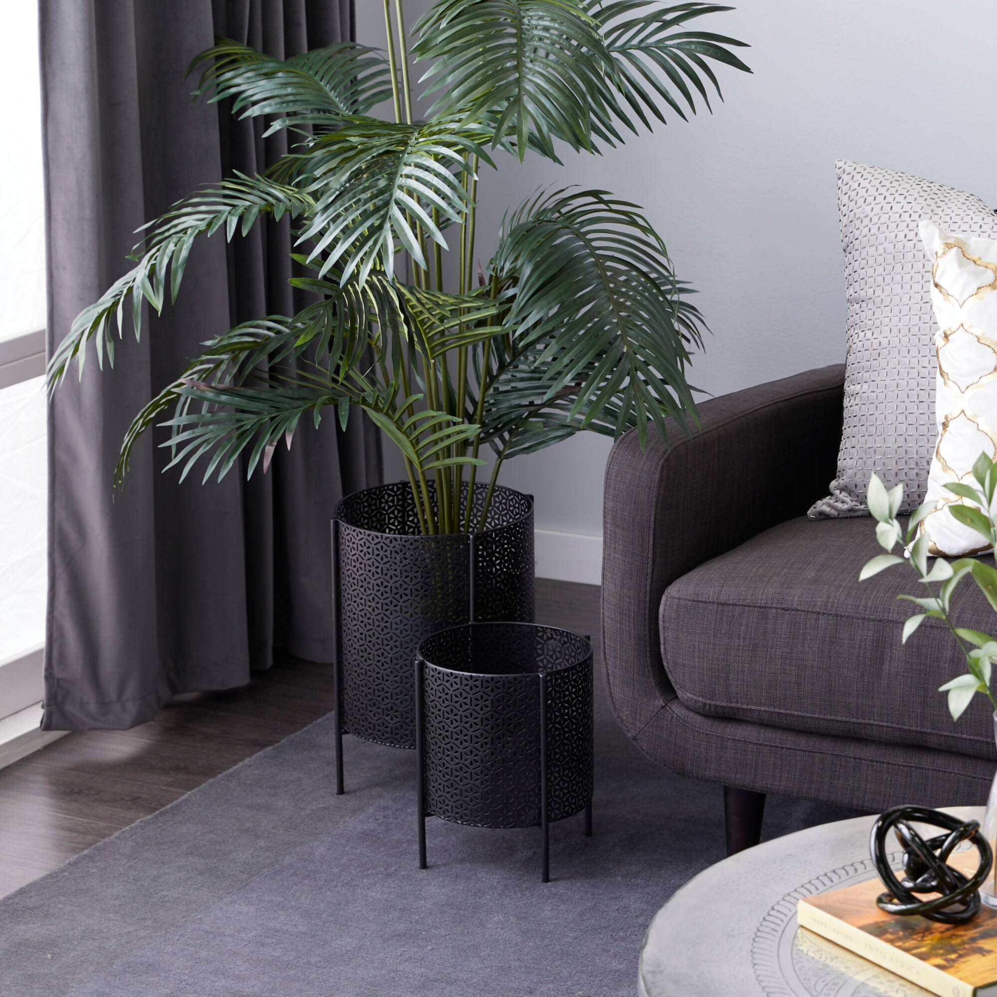 CosmoLiving by Cosmopolitan Black Metal Mesh Planter Set